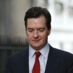El Gobierno británico presenta el mayor programa de recortes en décadas