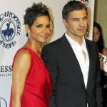 Halle Berry, espectacular de rojo