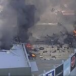 Una avioneta con cinco pasajeros se estrella en centro comercial de Melbourne