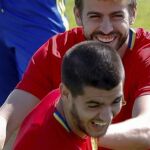 Piqué y Morata, en el entrenamiento de ayer de la Selección