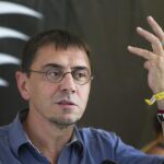 El hombre que le corta la cabeza a Errejón