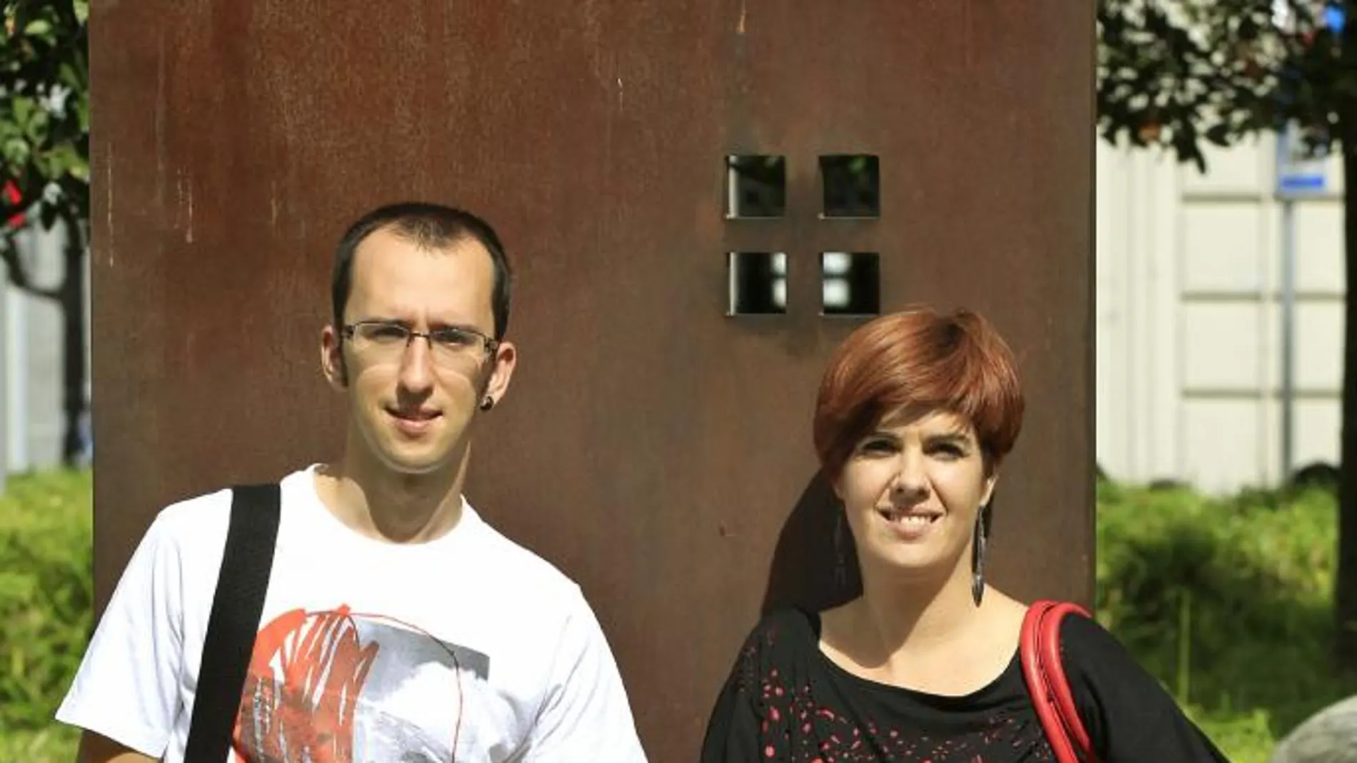 Los portavoces de Podemos en Euskadi Xabier Benito y Neskutz Rodríguez