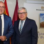 El presidente de la Diputación de Valladolid, Jesús Julio Carnero, abre la jornada Transparencia y Buen Gobierno, organizada por la Fundación Democracia y Gobierno Local junto a su director, Ramón Camp