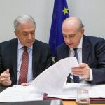 El ministros del Interior del ministro, Jorge Fernández Díaz, y el comisario europeo de Interior, Dimitris Avramopoulos