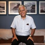 Imagen del escritor Alonso Cueto durante la entrevista. (Foto: Cristina Bejarano)