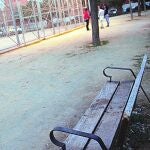 El menor sufrió graves heridas y roturas provocadas con un machete