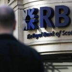 Santander, favorito para hacerse con la red de oficinas de RBS