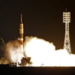 La nave rusa Soyuz MS-03 despegando este jueves 17 de noviembre de 2016, desde el Cosmódromo de Baikonor (Kazajistán) con tres tripulantes a bordo rumbo a la Estación Espacial Internacional (EEI)