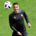 El capitán peruano, Paolo Guerrero, está preparado para debutar en el Mundial / Efe