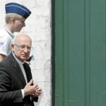 El nuncio apostólico belga, monseñor Berloco, fue el único al que se le permitió salir durante el registro