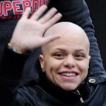 Una mujer irrumpe con un martillo en la habitación de Jade Goody