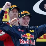 El piloto holandés Max Verstappen, del equipo Red Bull, celebra su victoria hoy en el Gran Premio de España.