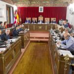 Jesús Julio Carnero preside el Pleno de la Diputación de Valladolid donde se aprobó esta proposición