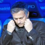 MOURINHO lleva días diciendo que «lo que sirve para unos, no sirve para él». Es momento de bajar el pistón