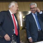 El ministro de Asuntos Exteriores en funciones, José Manuel García-Margallo, y el vicepresidente de la Junta de Andalucía, Manuel Jiménez Barrios