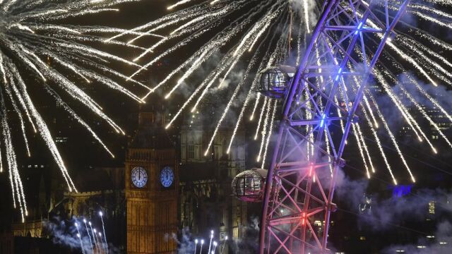 Londres da la bienvenida al nuevo año