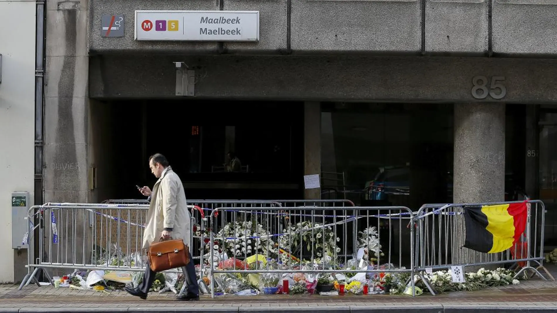 Homenajes a las víctimas en la estación de Metro de Maelbeek en 2016