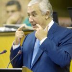 El presidente del PP-A, Javier Arenas, pidió amparo varias veces a la presidenta de la Cámara ante los comentarios de la bancada socialista