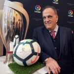 Javier Tebas se ha convertido en el hombre más poderoso del fútbol español, al que ha llevado a las cotas más altas. Con él LaLiga tiene un gran caché