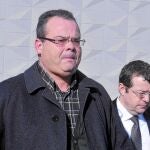 En la imagen, el concejal Josep Valls al salir de los juzgados