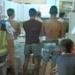 Esclavos del sexo: anunciados en la Prensa drogados y prostituidos