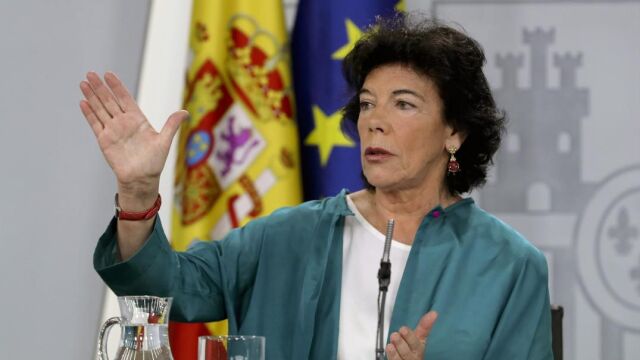 La ministra de Educación, FP y Portavocía Isabel Celaá, durante la rueda de prensa celebrada tras el Consejo de ministros, hoy en el Palacio de la Moncloa en Madrid.- EFE/Ballesteros