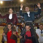Lea Vicens y Andy Cartagena salen a hombros del primer festejo de rejones de la feria de Hogueras