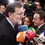 Rajoy valora el «fuerte apoyo» a Guindos para el BCE pero no desvela su sustituto