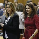 Susana Díaz, junto a la consejera de Hacienda