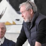 El director Ridley Scott (derecha) junto a Christopher Plummer durante el rodaje de «Todo el dinero del mundo»