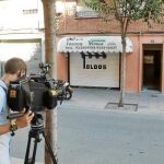 En la imagen, el portal del domicilio de la joven y su familia, en el número 50 de la calle Santa Engracia