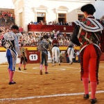 Paseíllo en la plaza de toros de Algemesí