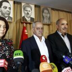 La presidenta de la patronal Unión Tunecina Wided Bouchamaoui , el Secretario General de la Unión General Tunecina del Trabajo , Houcine Abassi, el presidente de la Liga Tunecina de Derechos Humanos Abdessattar ben Moussa y el presidente de la Asociación Nacional de Abogados , Mohamed Fadhel Mahmoud