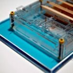 El motor de evaporación flotante funciona al abrirse y cerrarse unas ‘persianas venecianas’