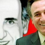 SU OTRA GRAN PASIÓN Manolo Escobar posa junto al retrato del artista realizado por Antonio de Felipe