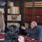Alfredo Pérez Alencart presenta a Gary Daher a los asistentes
