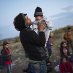 Imagen de refugiados procedentes de Oriente Próximo camino de la ciudad de Gevgelija, la ex República Yugoslava de Macedonia