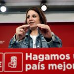 La vicesecretaria general y portavoz del Grupo Socialista, Adriana Lastra, durante la rueda de prensa en la que ha hecho declaraciones sobre actualidad política, hoy en la sede del PSOE / Foto: EFE/Mariscal