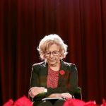 Manuela Carmena habría adjudicado contratos a empresas afines