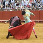 Carlos Ochoa toreando al natural, en Sevilla