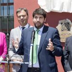 LARAZÓN. El presidente de la Comunidad, Fernando López Miras, ayer ante los medios en la inauguración de un centro de atención a la tercera edad en Yecla