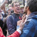 El cofundador de Podemos, Juan Carlos Monedero, participó ayer en la concentración y fue increpado por algunos participantes que reivindicaban un 15-M «libre de los políticos»