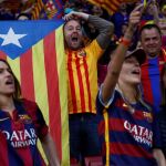 Seguidores del Barcelona con una estelada en el Wanda