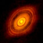 Formación de un planeta en torno a una estrella enana, en una imagen tomada desde Chile en 2014
