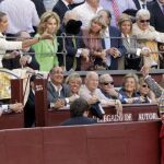 El diestro Julián López "El Juli"brinda su primer toro a la infanta Elena durante la corrida de la Prensa celebrada esta tarde en la plaza de toros de Las Ventas, en la que ha compartido cartel con Miguel Ángel Perera y Cayetano Rivera