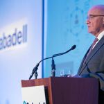 El presidente del Sabadell, Josep Oliu, explicó los objetivos de la entidad en la City