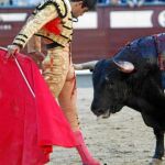Miguel Ángel Perera, en el arrimón que se pegó después de ser cogido por su primero