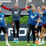 Carvajal, De Gea, Koke, Lucas Vázquez y Sergio Ramos, en el entrenamiento de ayer / Efe
