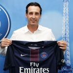 Unai Emery con la camiseta del PSG