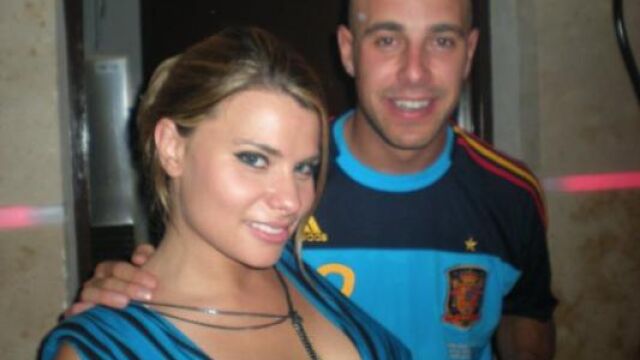 Lapiedra también presume en su web de su foto con Pepe Reina